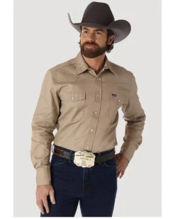 Wrangler Men's Solid Cowboy Cut Firm Finish Long Sleeve Work Shirt
